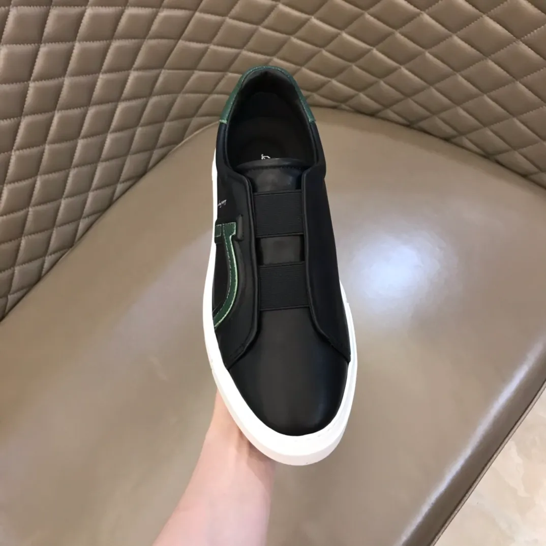 p400【Salvatore Ferraga**】New men's low-top casual shoes! Top-quality cow products, original lasts, made of imported cowhide, first-class texture, first-layer sheepskin lining! Original outsole! The details are exquisite and the style is versatile and upscale! Decorated with a three-dimensional Gancini logo, the back of the tongue and lace-up piping add a pop of color. The high-tech sole features a holographic pattern and Gancini details, making it ideal for a practical yet stylish everyday look. Code number 38-44 (45 can be customized)